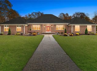 25 Fair Oaks Dr, Lincoln, RI 02865