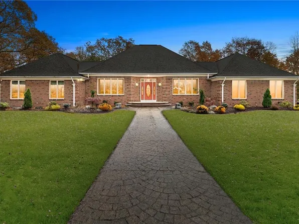 25 Fair Oaks Dr, Lincoln, RI 02865