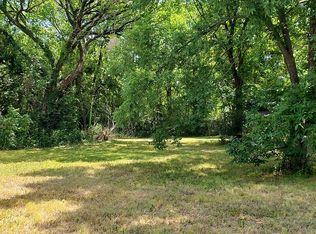 114 S 4th St, Bonham, TX 75418