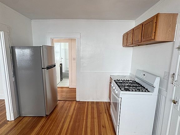 3rd image of 196 Reservation Rd APT 2