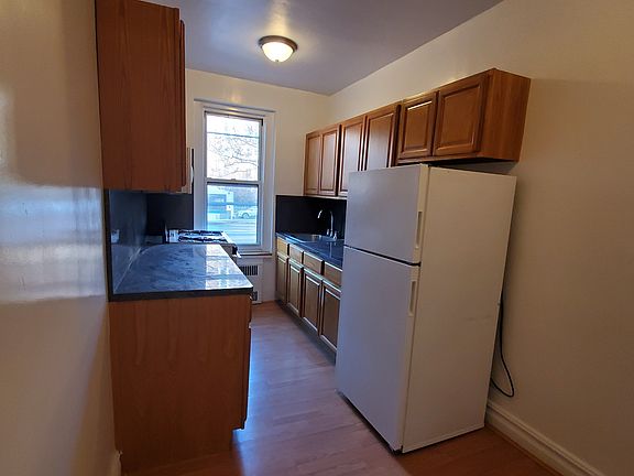 5th image of 2828 Kings Hwy APT D1