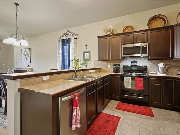 4th image of 609 Whip St