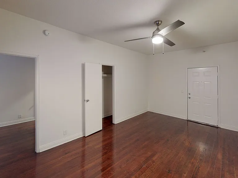 The Elmwood Apartments — Photo 7