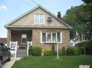 1060 Russel St, Franklin Square, NY 11010
