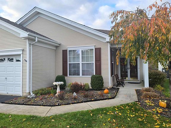 3rd image of 527 Weston Dr