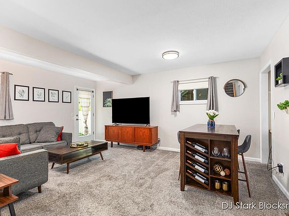 4th image of 3308 Chestnut Ave SW