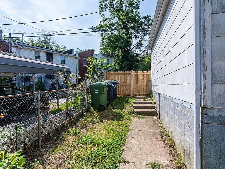 2413 Minnesota Ave SE — Photo 12