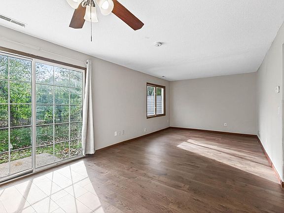 5th image of 605 E Portland Dr