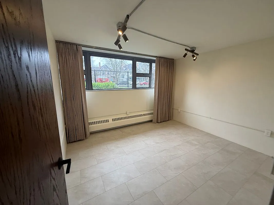 2 bed, 1.0 bath, 900 sqft, $1,700 — Photo 4