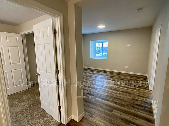 5th image of 107 Main St E APT 1