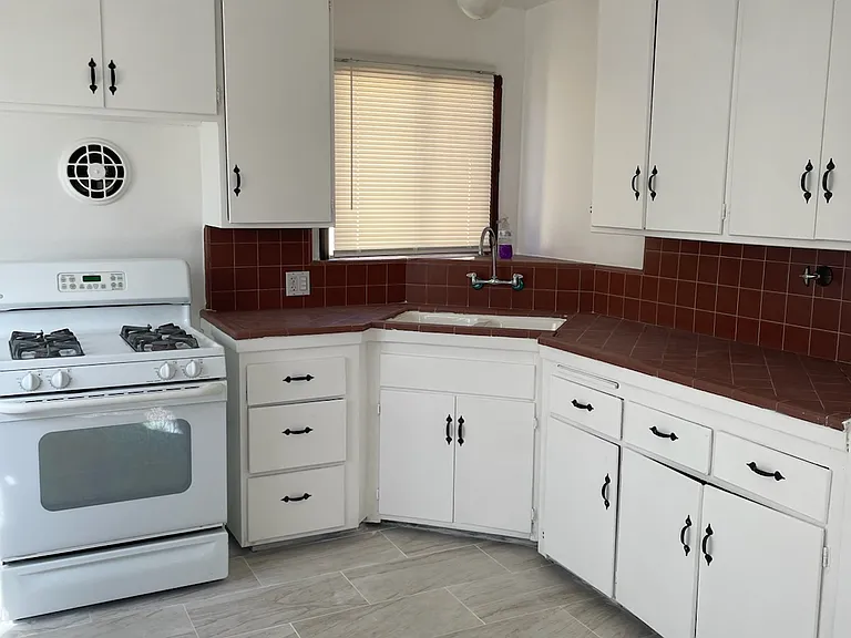 148 N Vecino Dr #148 — Photo 4
