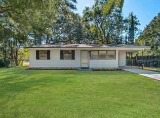 3711 Shoreline Dr, Tallahassee, FL 32305
