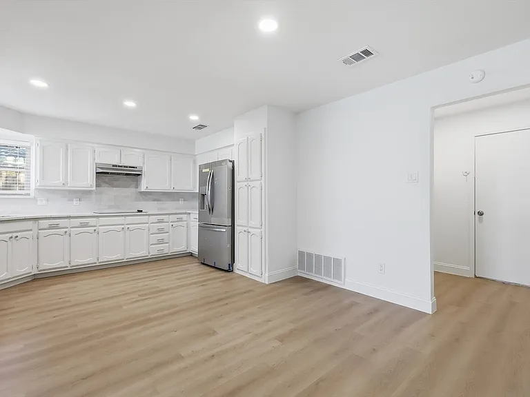 1140 W Hills Ter — Photo 18