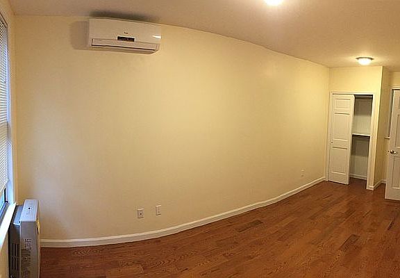 3rd image of 4712 Vernon Blvd