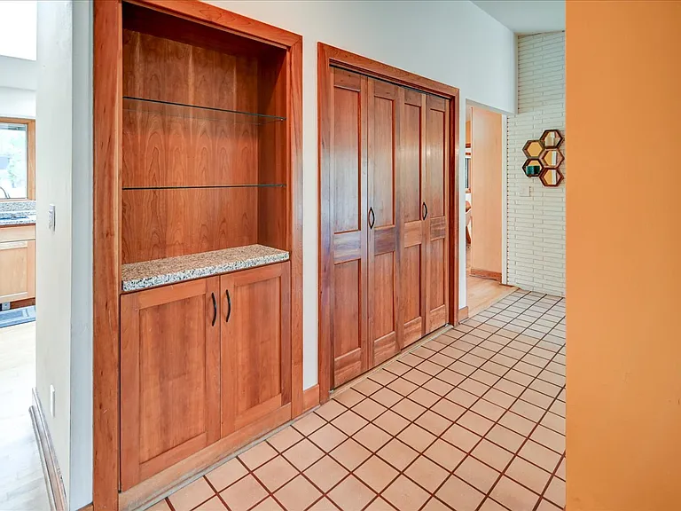 4746 Lafayette Dr — Photo 12