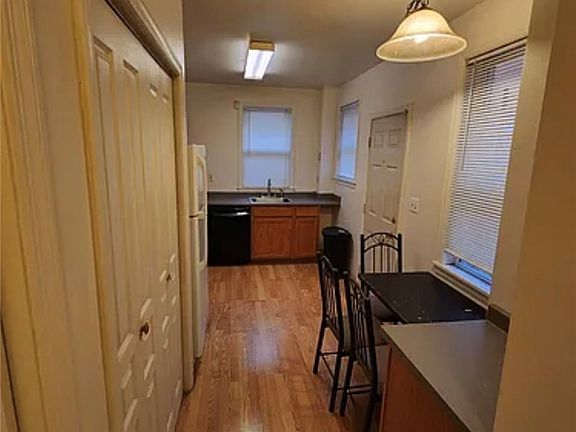 3rd image of 158 Chesterfield Rd
