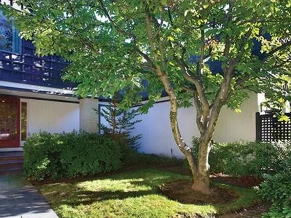 207 Nahanton St, Newton, MA 02459