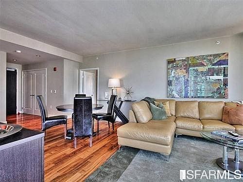 5th image of 88 King St Unit 1121