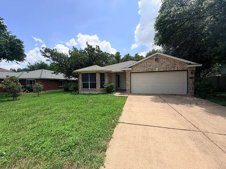 1006 Reynaldo St — Photo 2