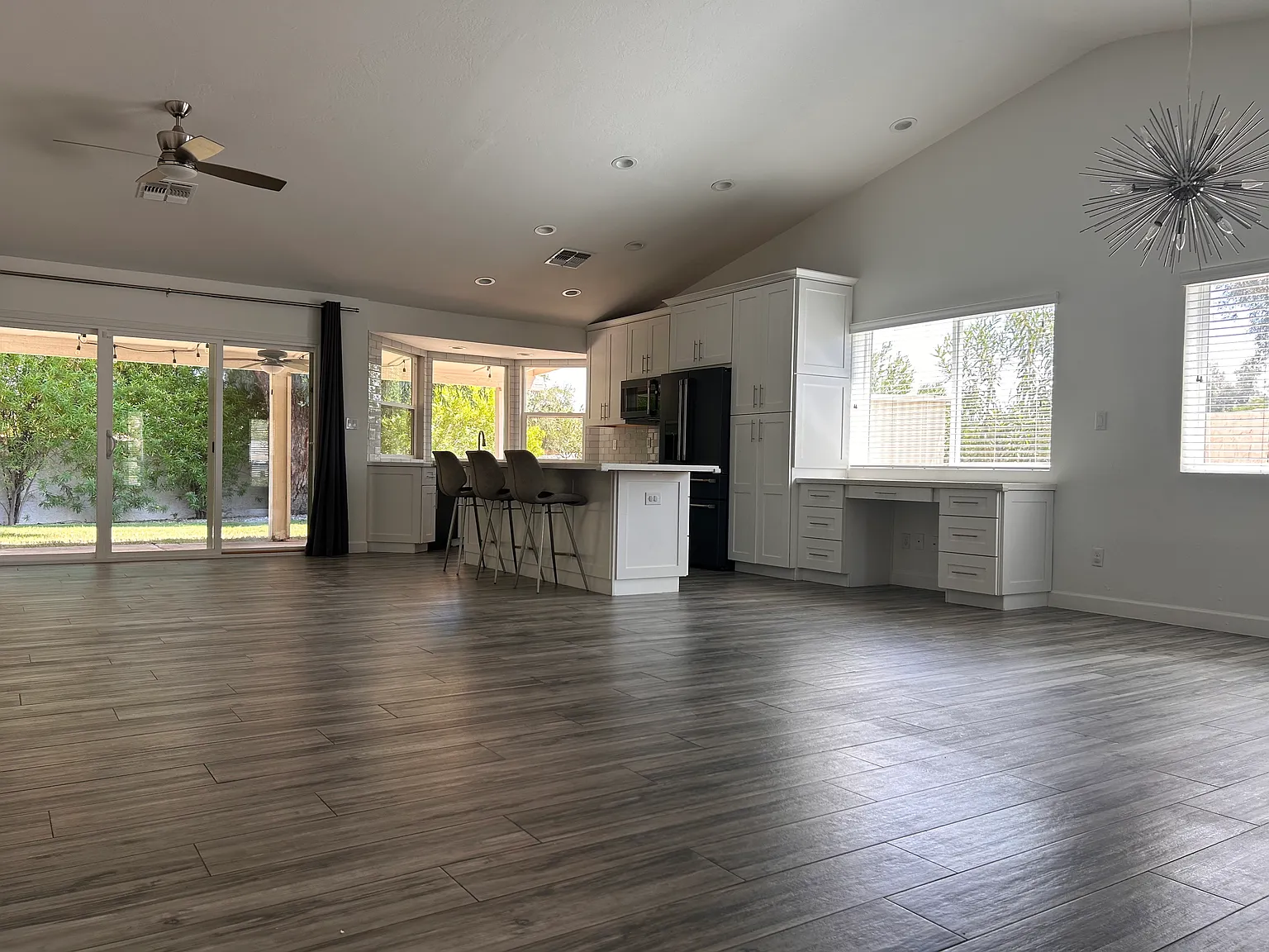 3 bed, 2007 sqft, $4,495 — Photo 2