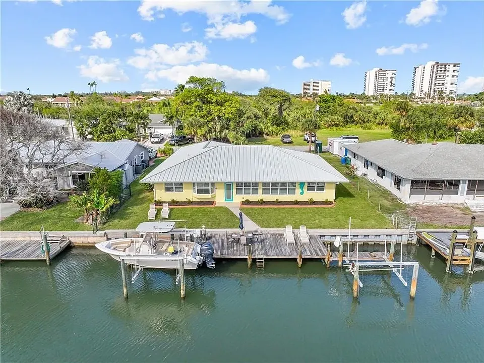211 Marina Dr