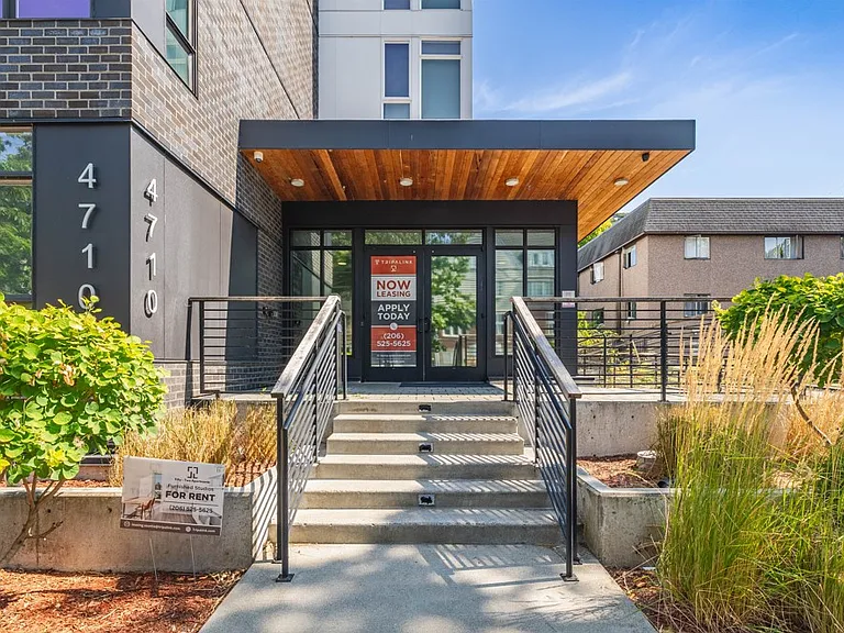 Fifty-Two Apartments — Photo 24