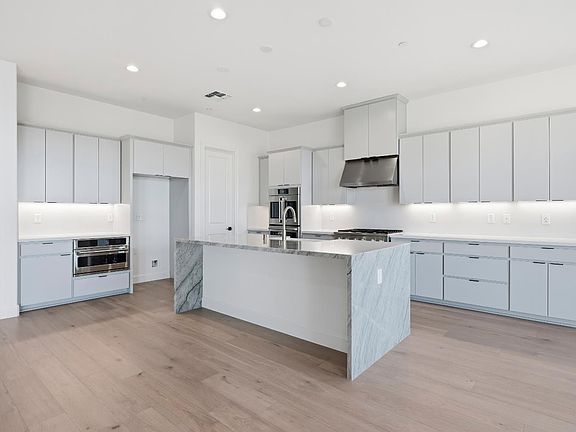 5th image of 3085 Hinsdale Dr