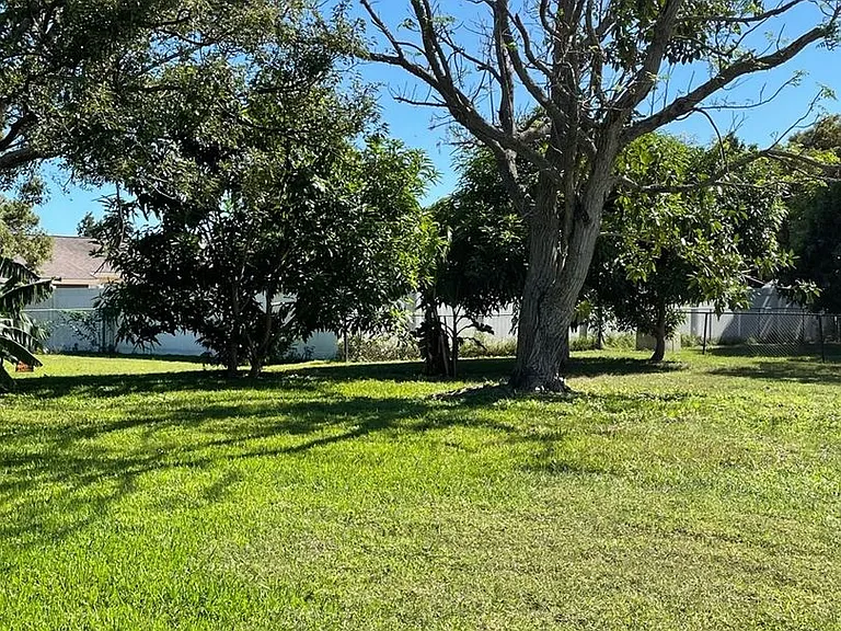 997 Mariposa Dr NE — Photo 16