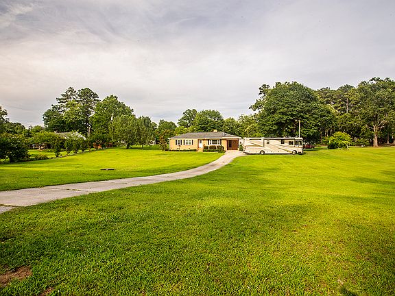3rd image of 115 Brookhaven Dr