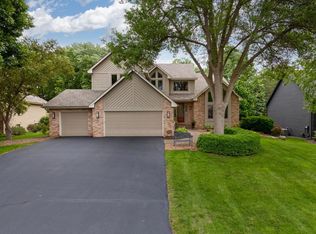 11049 Bluestem Ln, Eden Prairie, MN 55347