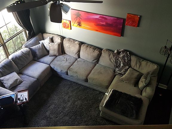 4th image of 841 Applewood Ln