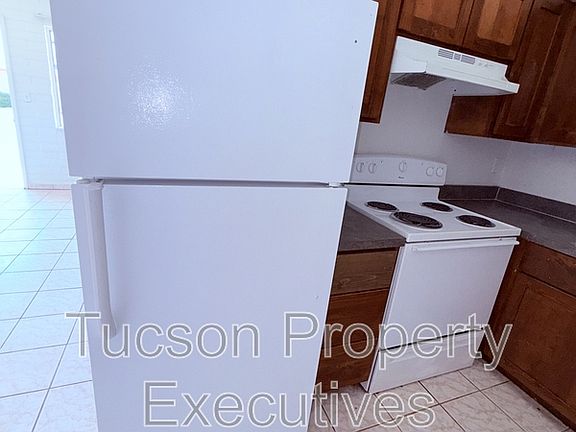3rd image of 5752 S Park Ave