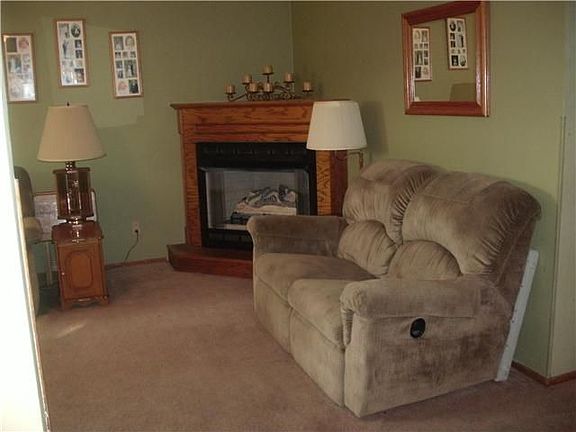 3rd image of 126 Vineyard Dr
