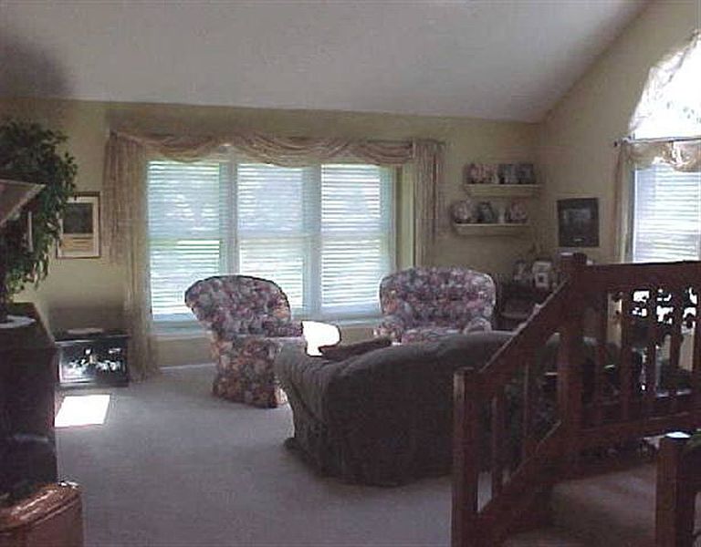 4th image of 306 HIGHGATE Drive