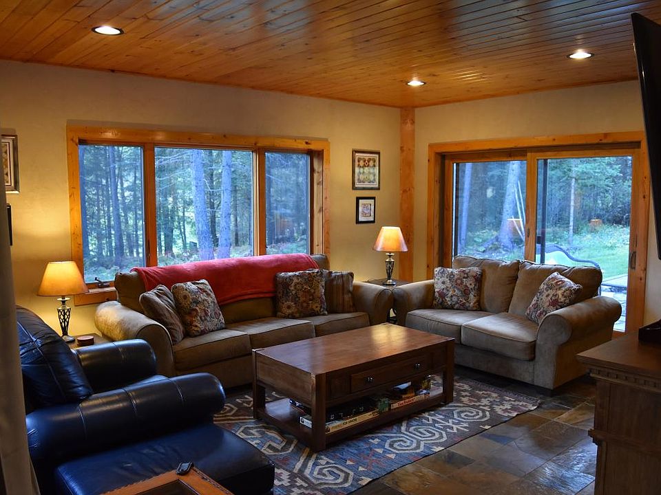Bright and spacious living room