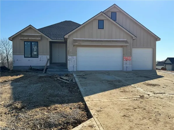8801 N Lister Ct, Kansas City, MO 64156
