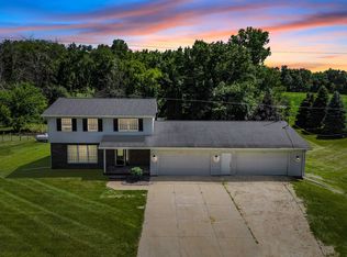 30020 Prier Rd, Dyersville, IA 52040