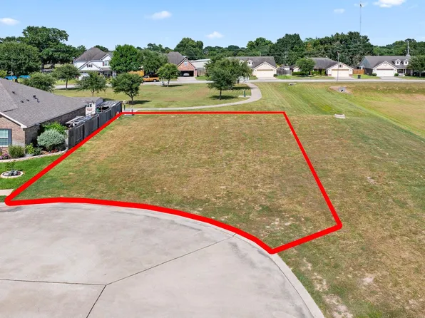 806 Honeysuckle Ct, Sealy, TX 77474
