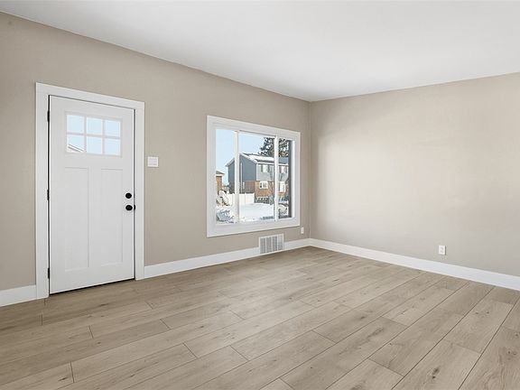 3rd image of 336 Meadowlark Ln