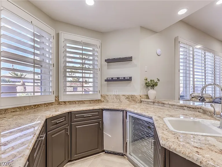 7520 Captains Harbor Dr — Photo 8