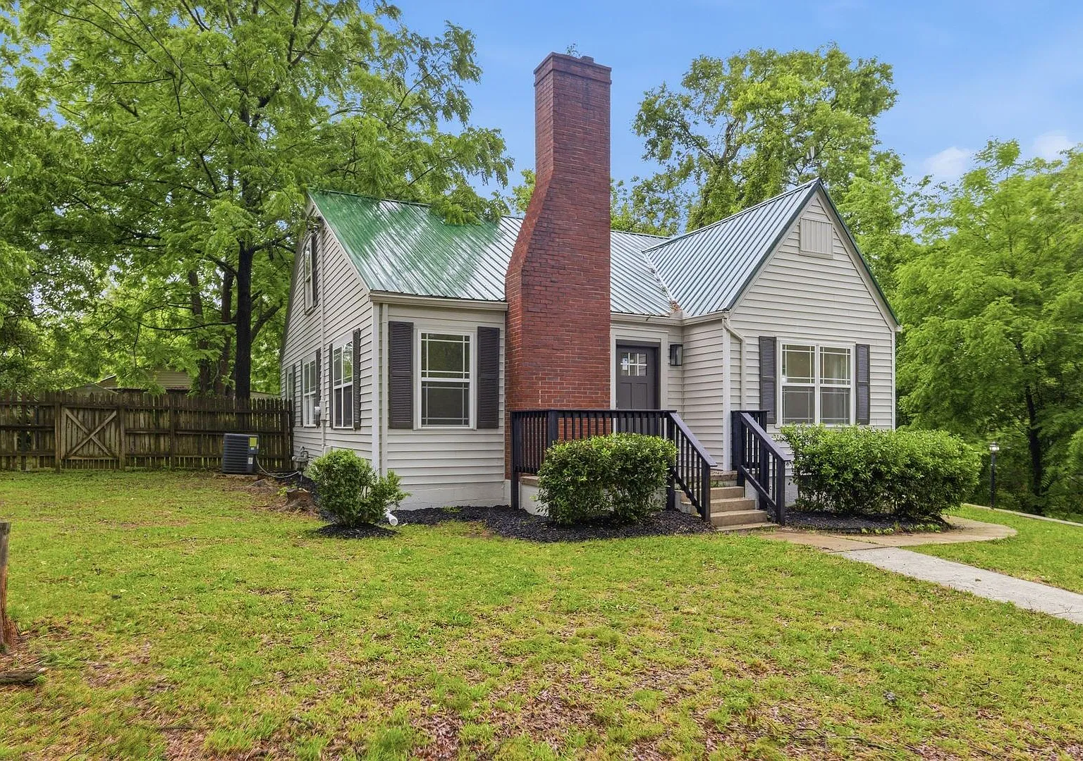 Renovated Historic Home in the Heart of Manchester! — Photo 4