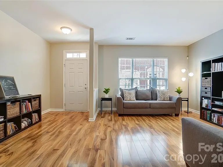 2029 Kegsworth Dr — Photo 2