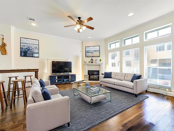 3rd image of 26 W Oaks Dr