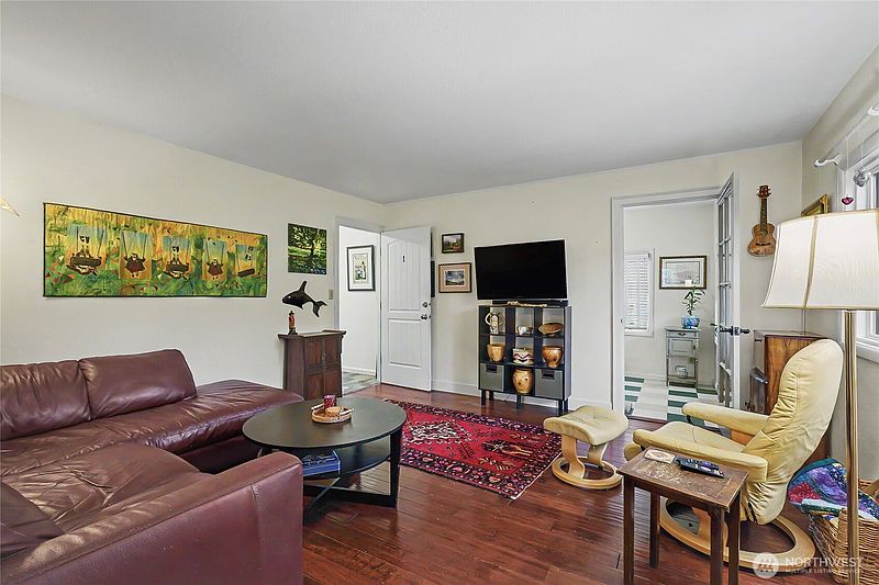 4th image of 612 N Oakes Street