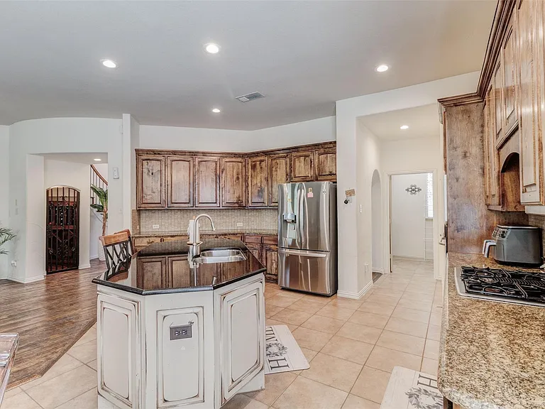 9823 Carriage Hill Ln — Photo 9