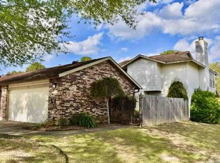 2 Wickford Ln, Little Rock, AR 72212