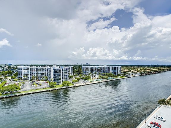 3rd image of 3000 S Ocean Drive #1100
