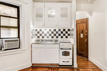 Rented by R New York