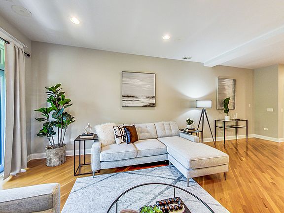 5th image of 2921 N Lincoln Ave APT 303