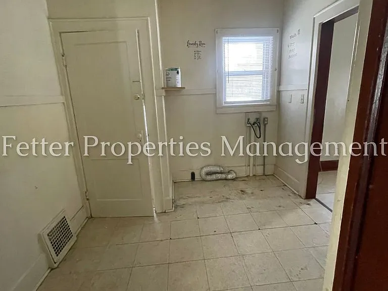 1651 Burdette Ave — Photo 6